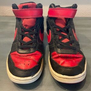 NIKE Kids Court Borough Mid 2 Mid Top Sneaker